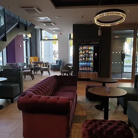 Premier Centre فندق