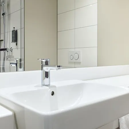 Premier Centre 3*